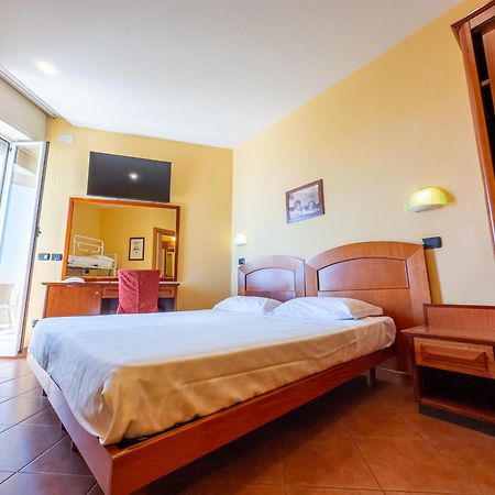 רימיני Hotel Audi Frontemare מראה חיצוני תמונה