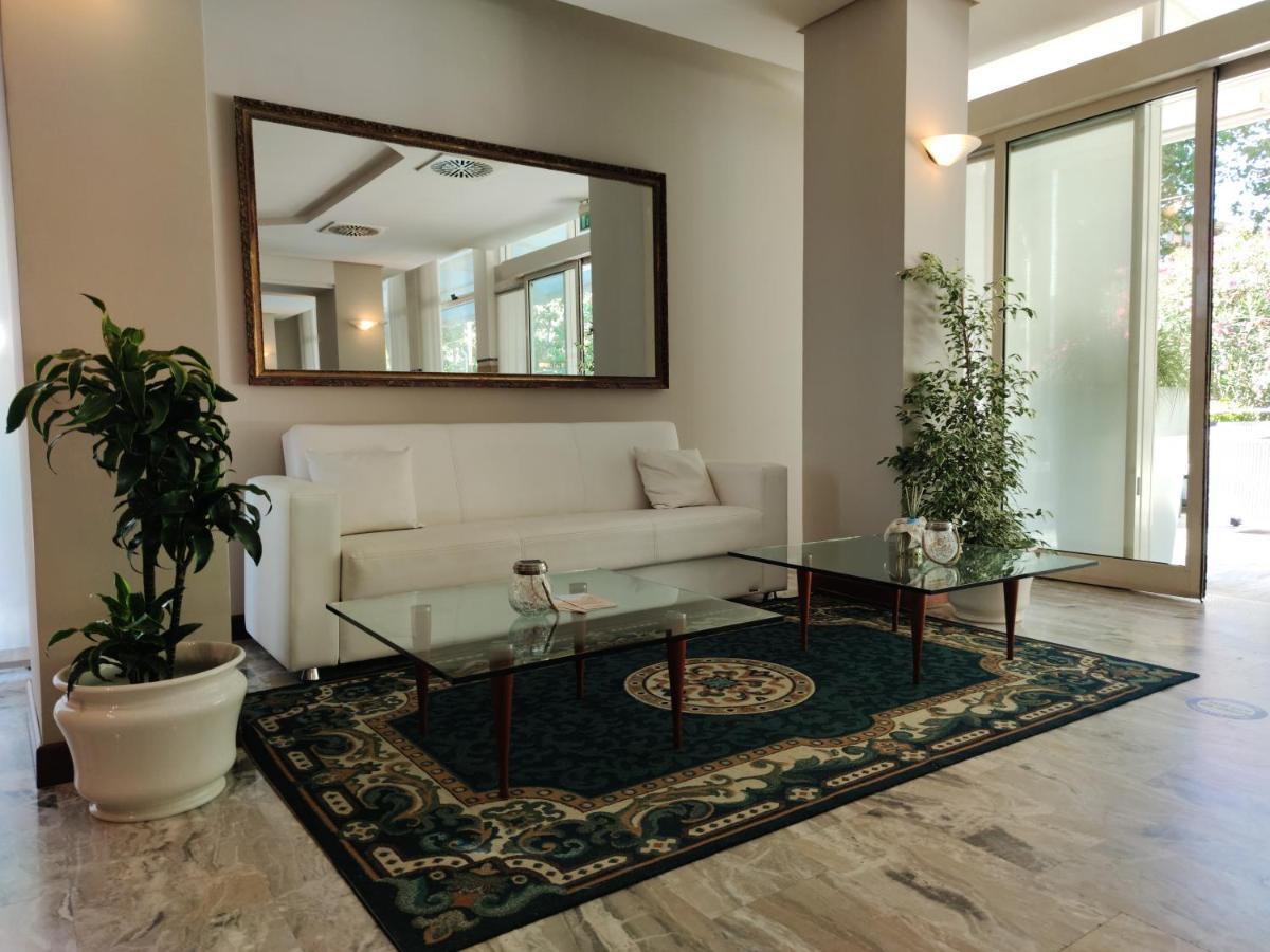 רימיני Hotel Audi Frontemare מראה חיצוני תמונה
