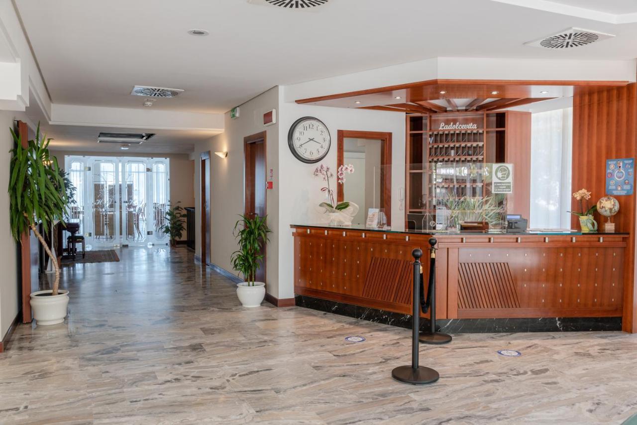 רימיני Hotel Audi Frontemare מראה חיצוני תמונה