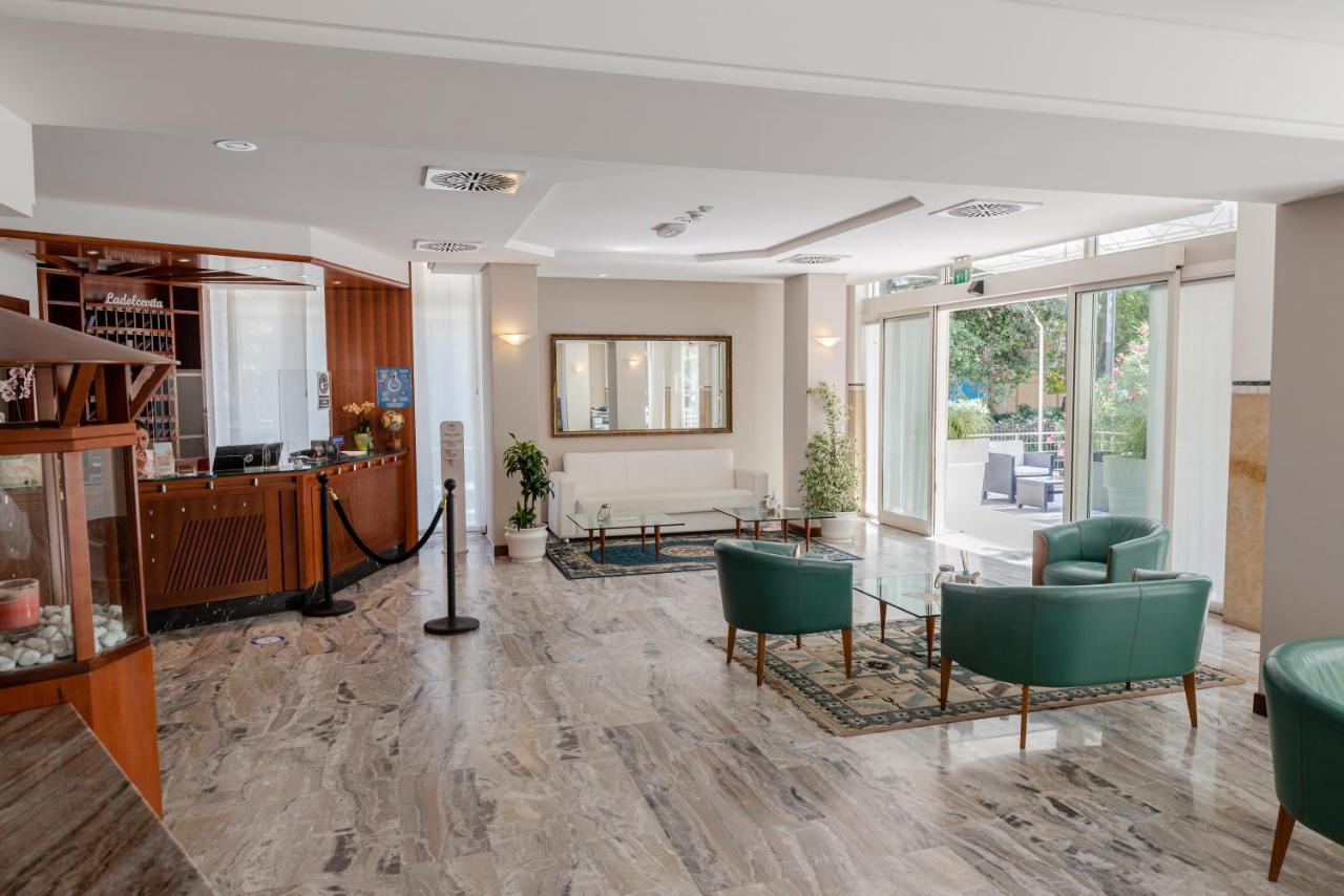 רימיני Hotel Audi Frontemare מראה חיצוני תמונה