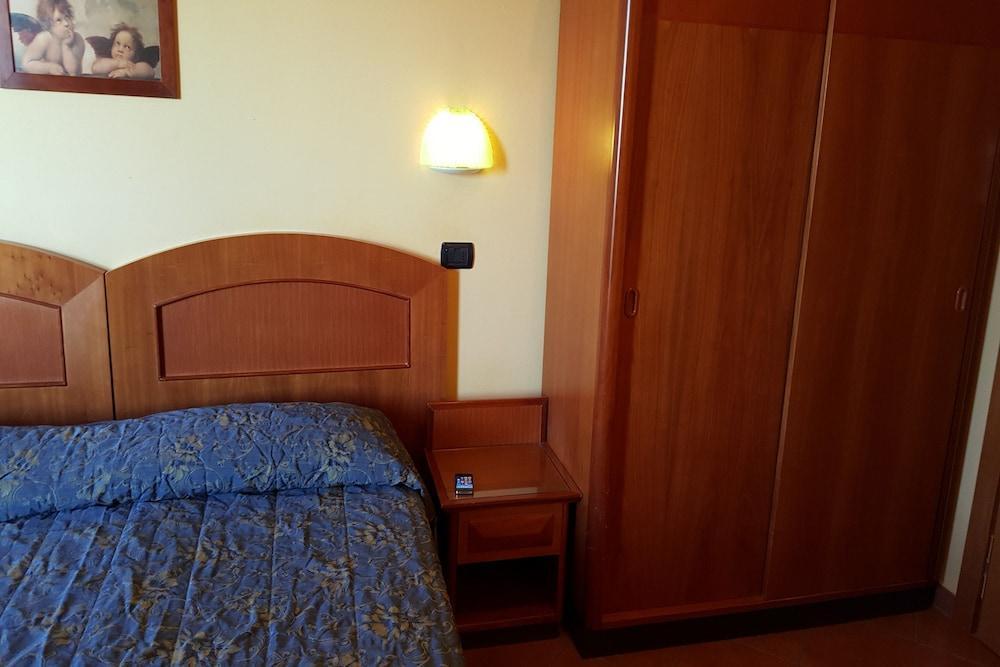 רימיני Hotel Audi Frontemare מראה חיצוני תמונה
