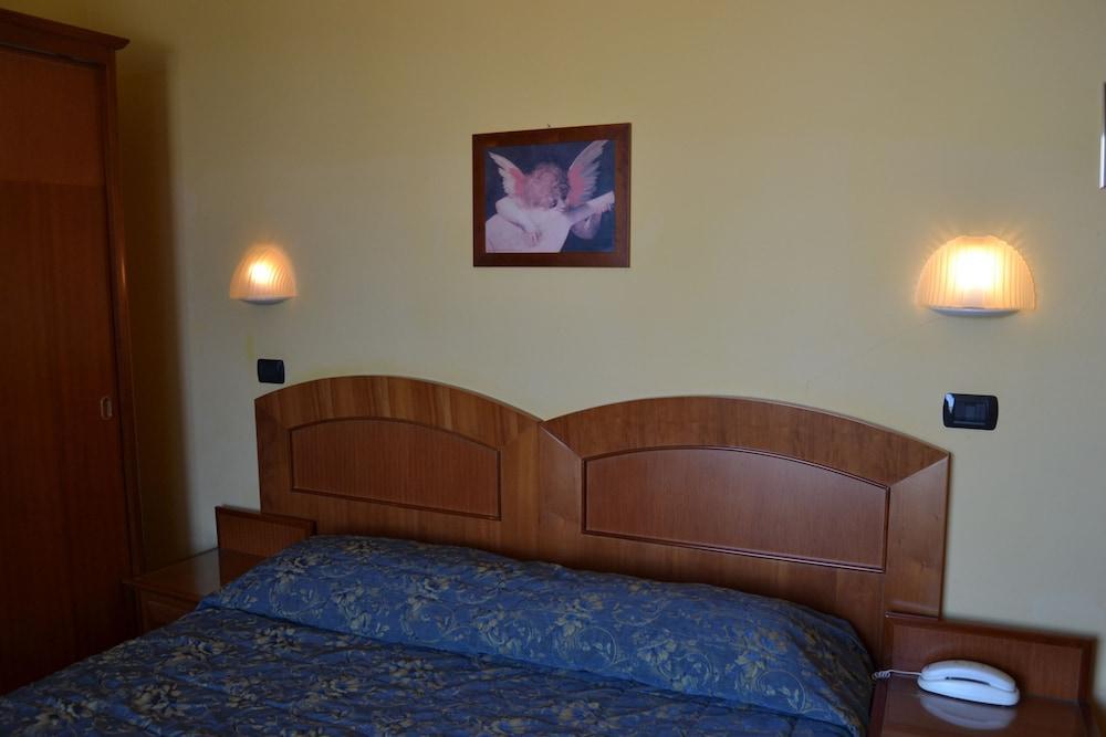 רימיני Hotel Audi Frontemare מראה חיצוני תמונה