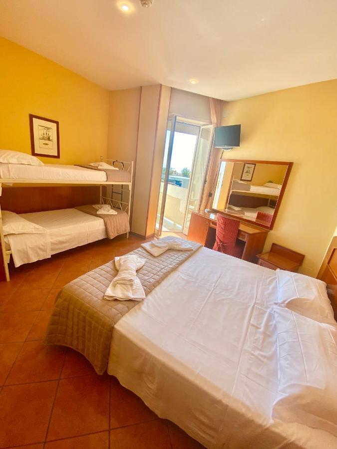 רימיני Hotel Audi Frontemare מראה חיצוני תמונה