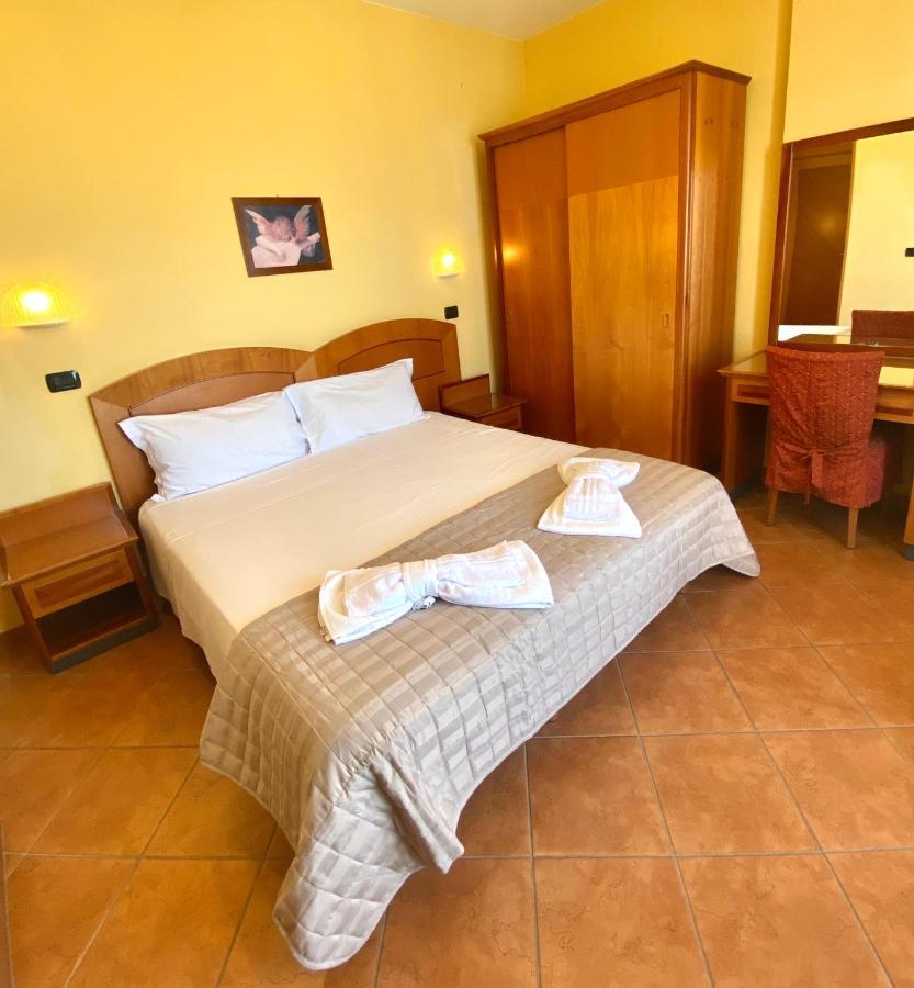 רימיני Hotel Audi Frontemare מראה חיצוני תמונה