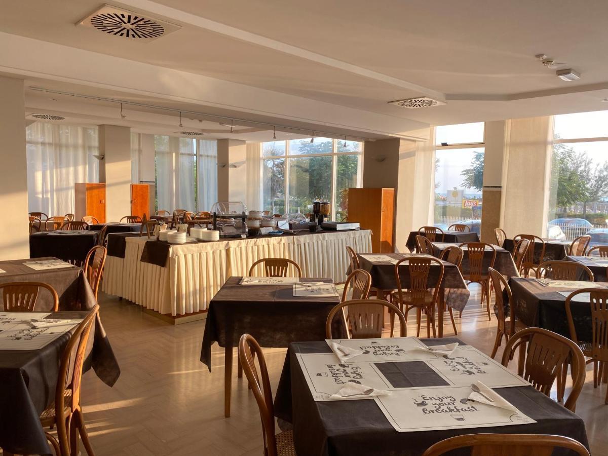 רימיני Hotel Audi Frontemare מראה חיצוני תמונה