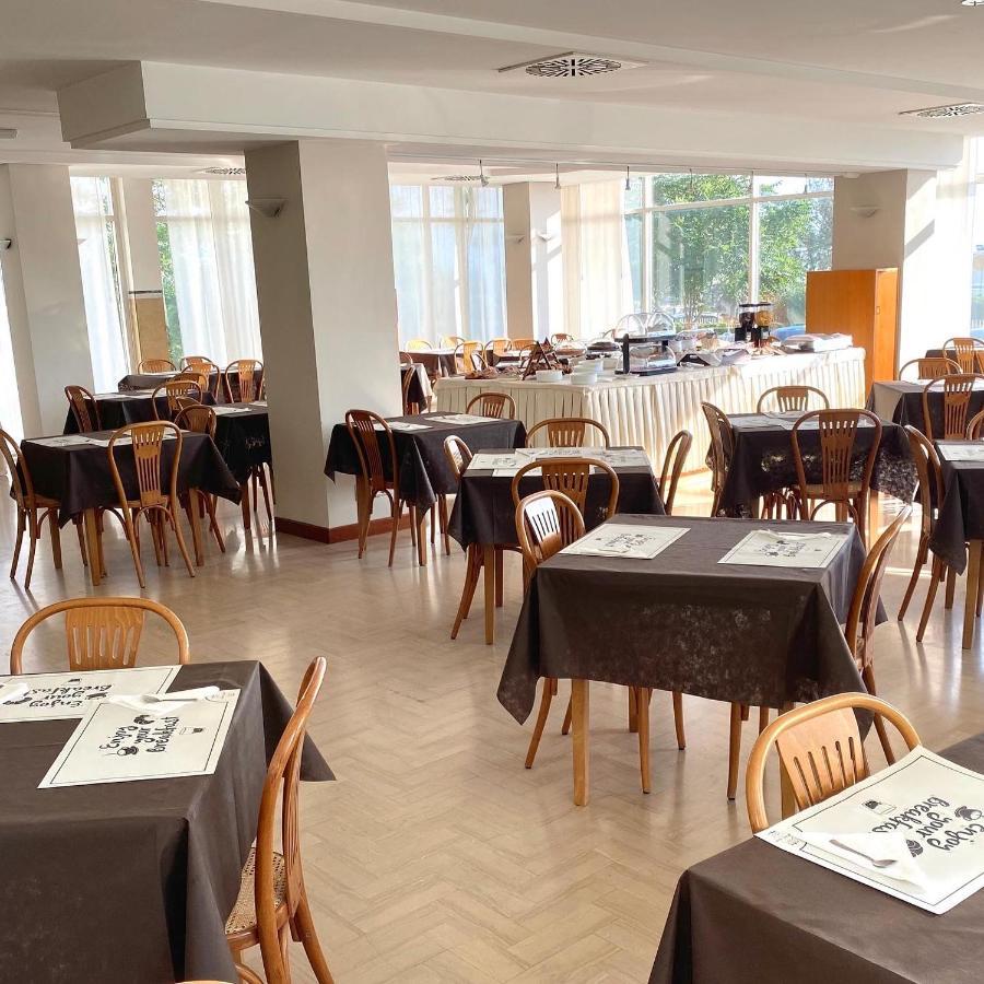 רימיני Hotel Audi Frontemare מראה חיצוני תמונה