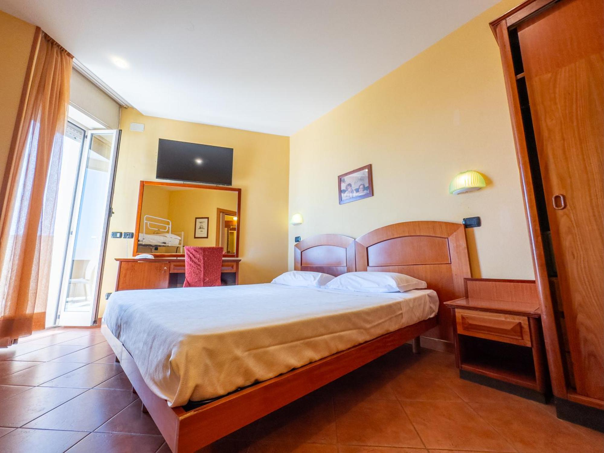 רימיני Hotel Audi Frontemare מראה חיצוני תמונה