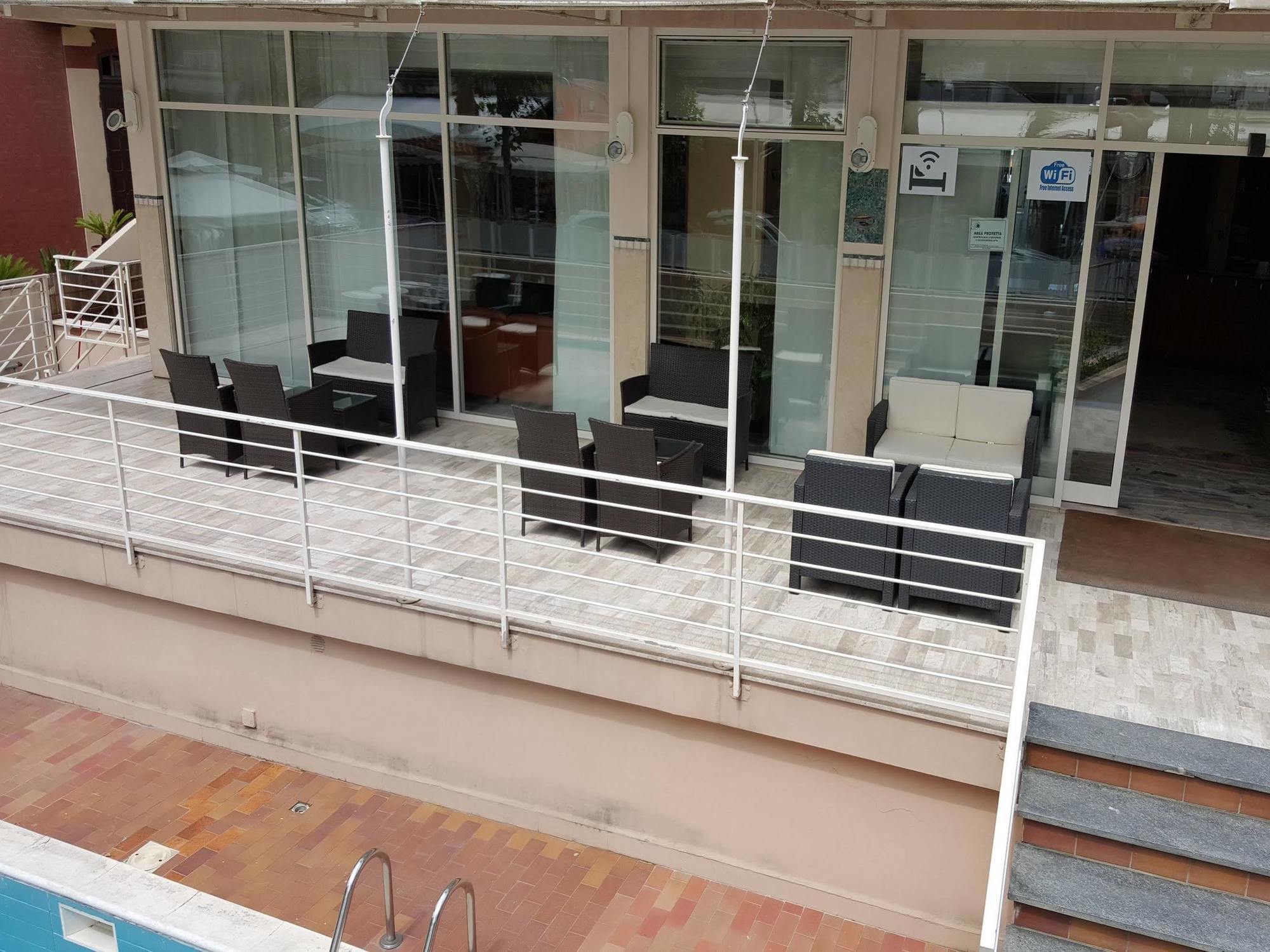 רימיני Hotel Audi Frontemare מראה חיצוני תמונה