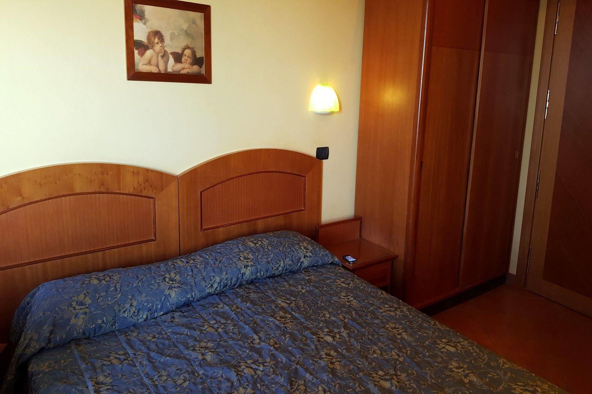 רימיני Hotel Audi Frontemare מראה חיצוני תמונה