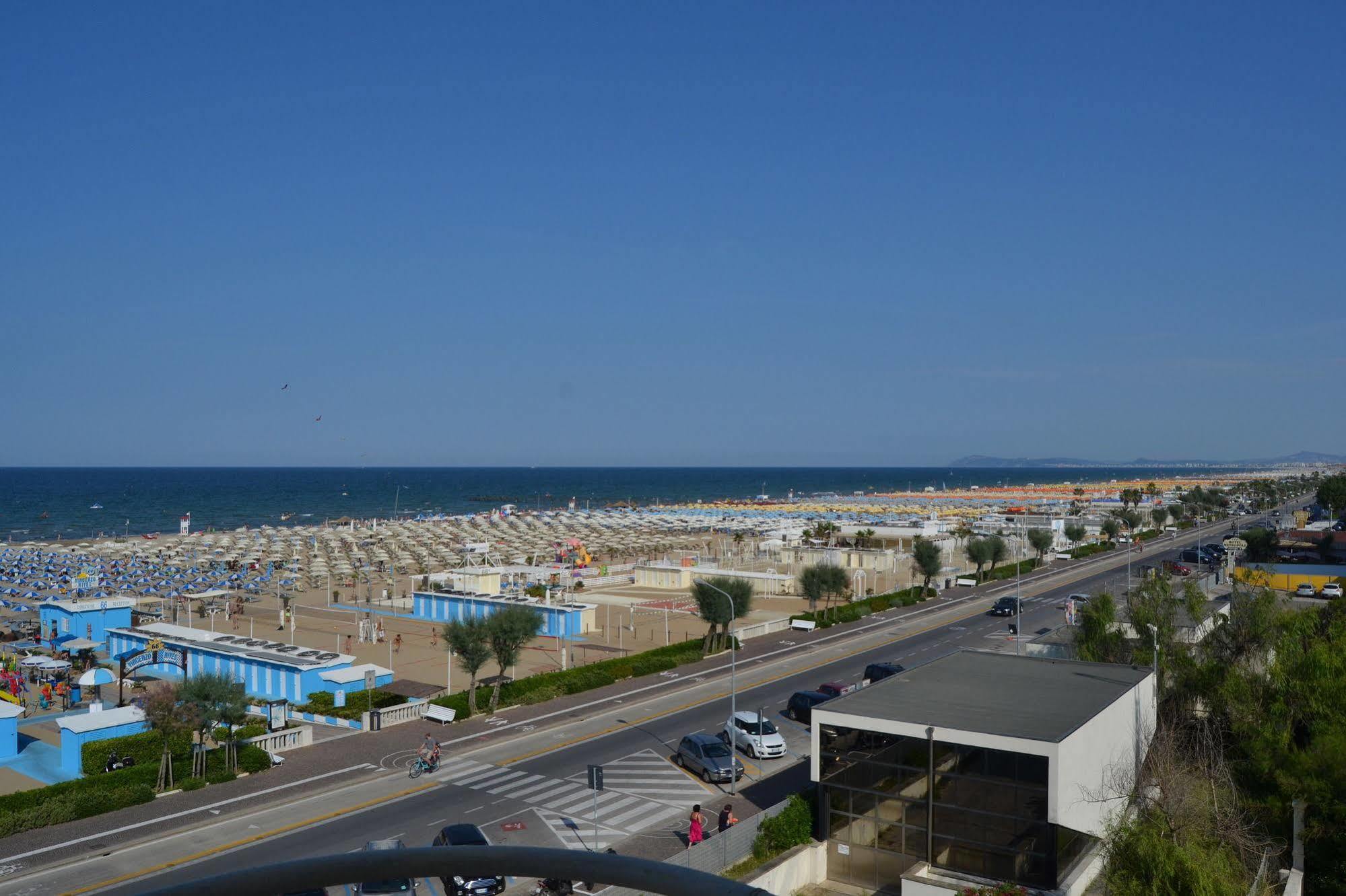 רימיני Hotel Audi Frontemare מראה חיצוני תמונה
